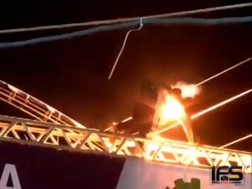 Graban cómo un hombre en estado de embriaguez muere carbonizado en un festival de música en Brasil Graban cómo un hombre en estado de embriaguez muere carbonizado en un festival de música en Brasil