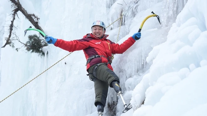 El escalador chino Xia Boyu