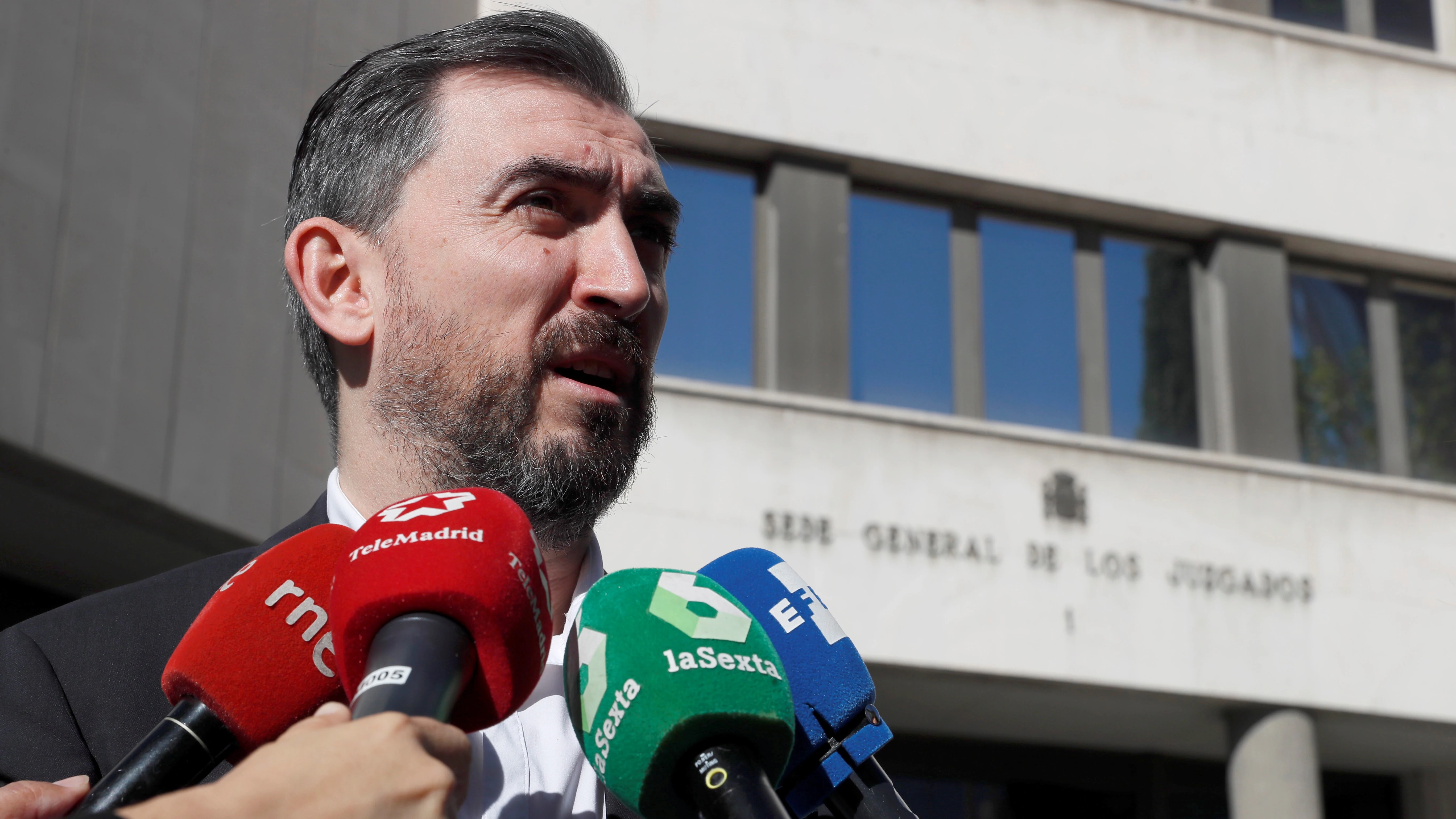 Ignacio Escolar a la salida de los juzgados de Plaza de Castilla