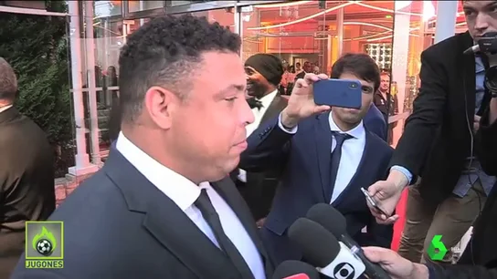 RONALDO NAZARIO LE VE DE BLANCO RONALDO NAZARIO LE VE DE BLANCO