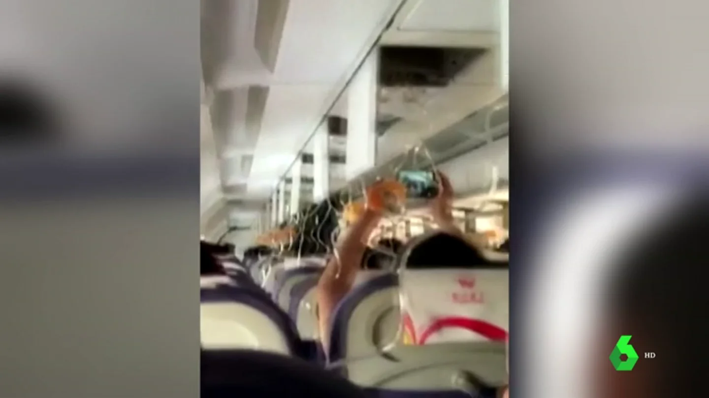 Un parabrisas de un avión se rompe en pleno vuelo y succiona al copiloto Un parabrisas de un avión se rompe en pleno vuelo y succiona al copiloto