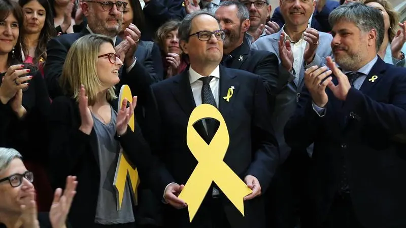 Quim Torra con un lazo amarillo