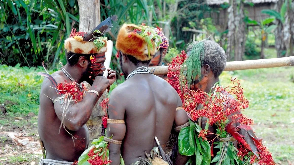 Miembros de una tribu indígena en Papúa Nueva Guinea