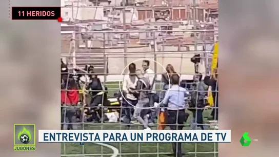 Once heridos al derrumbarse una grada durante una entrevista con Iniesta Once heridos al derrumbarse una grada durante una entrevista con Iniesta