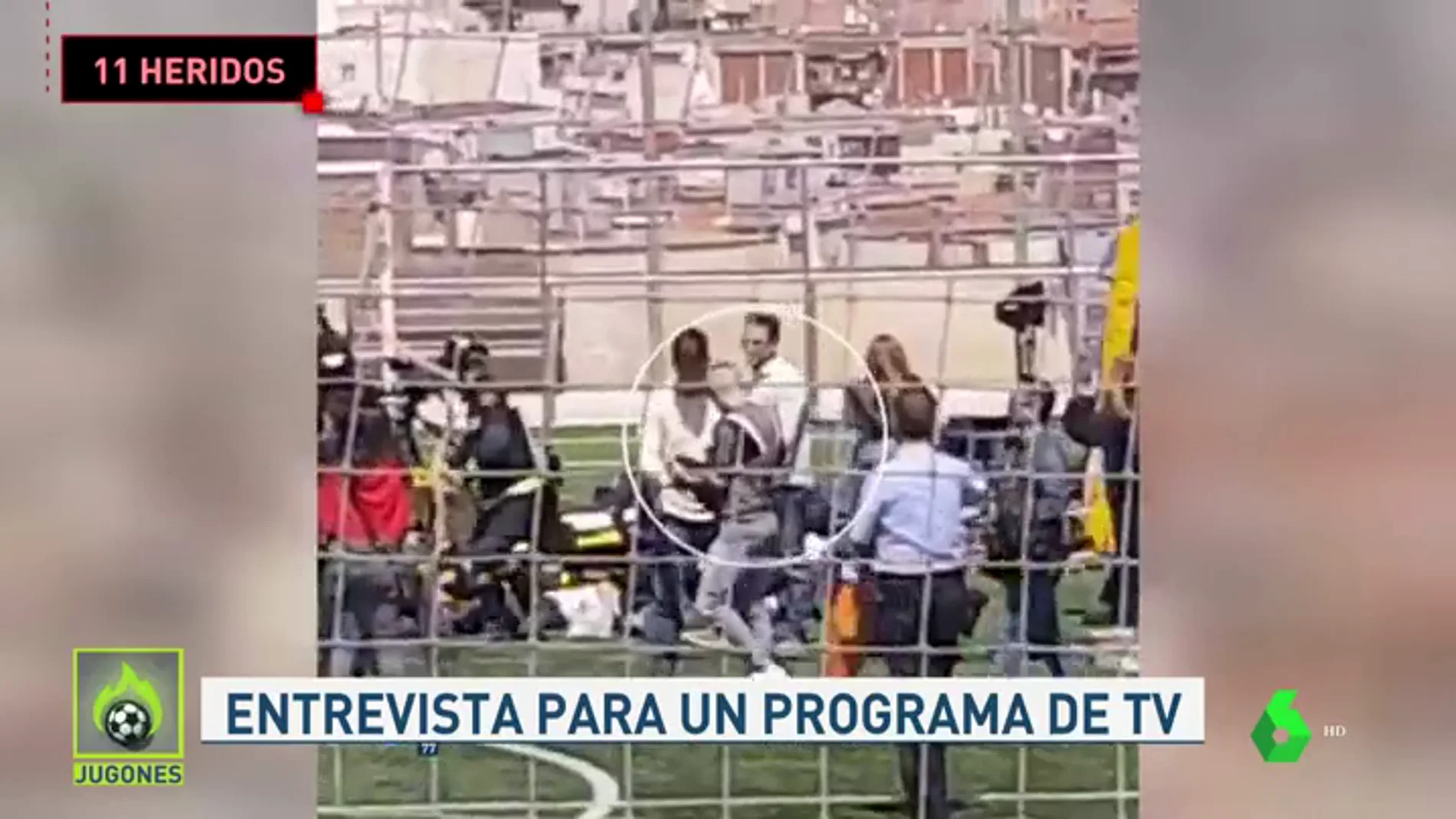 Once heridos al derrumbarse una grada durante una entrevista con Iniesta