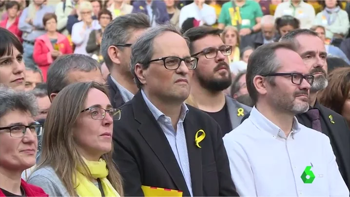 Torra asiste a la concentración de Barcelona en protesta por los siete meses de prisión de Sànchez y Cuixart