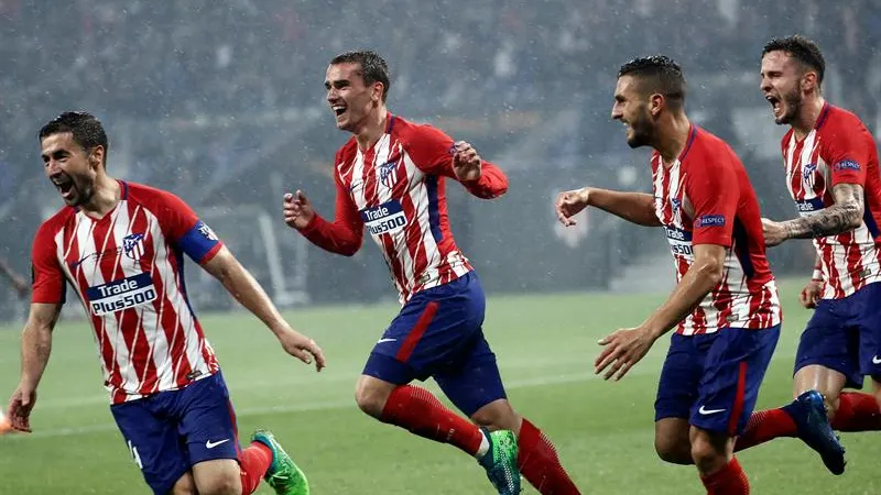 Los jugadores del Atlético de Madrid celebran el segundo gol de Griezmann