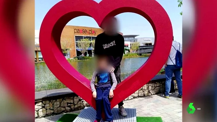 Un padre de Zaragoza, en busca y captura por llevarse a su hijo de 8 años Un padre de Zaragoza, en busca y captura por llevarse a su hijo de 8 años