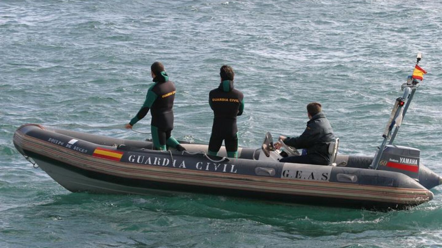 Una embarcaci&oacute;n de la Guardia Civil