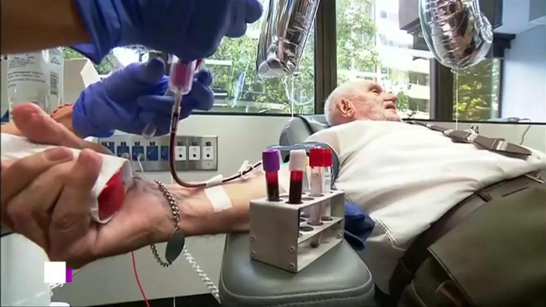 James Harrison, 'el hombre del brazo dorado': más de 1.170 donaciones de sangre a sus 81 años