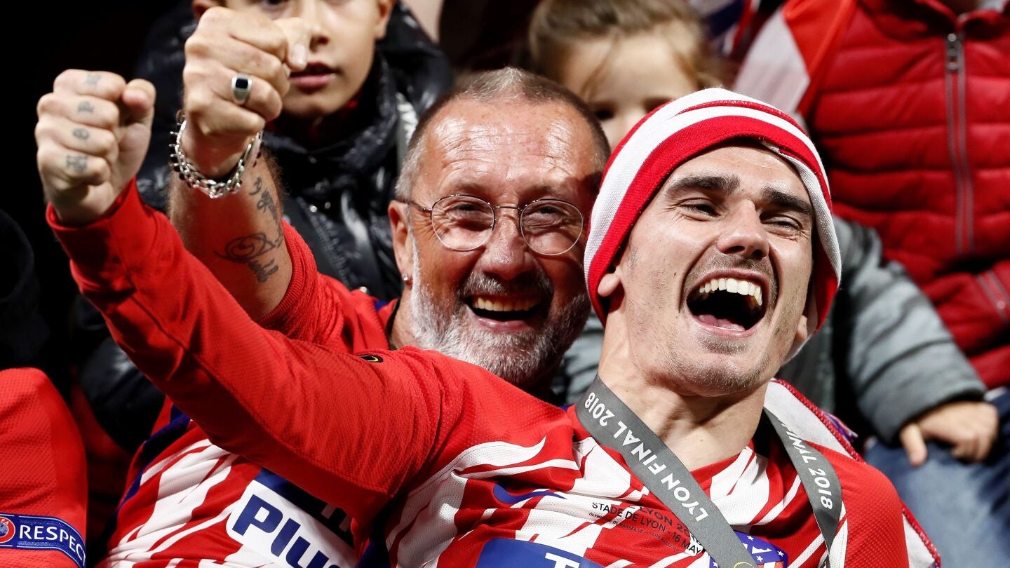 Griezmann celebra el t&iacute;tulo de la Europa League