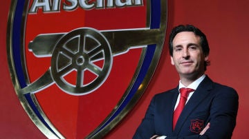 Unai Emery en su presentación como técnico del Arsenal