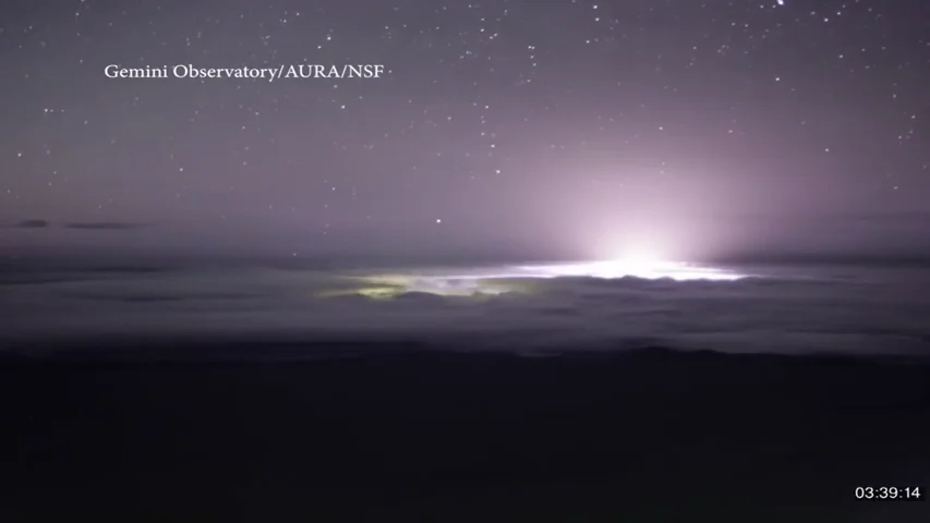 La erupción del volcán Kilauea deja resplandores espectaculares desde el cielo La erupción del volcán Kilauea deja resplandores espectaculares desde el cielo