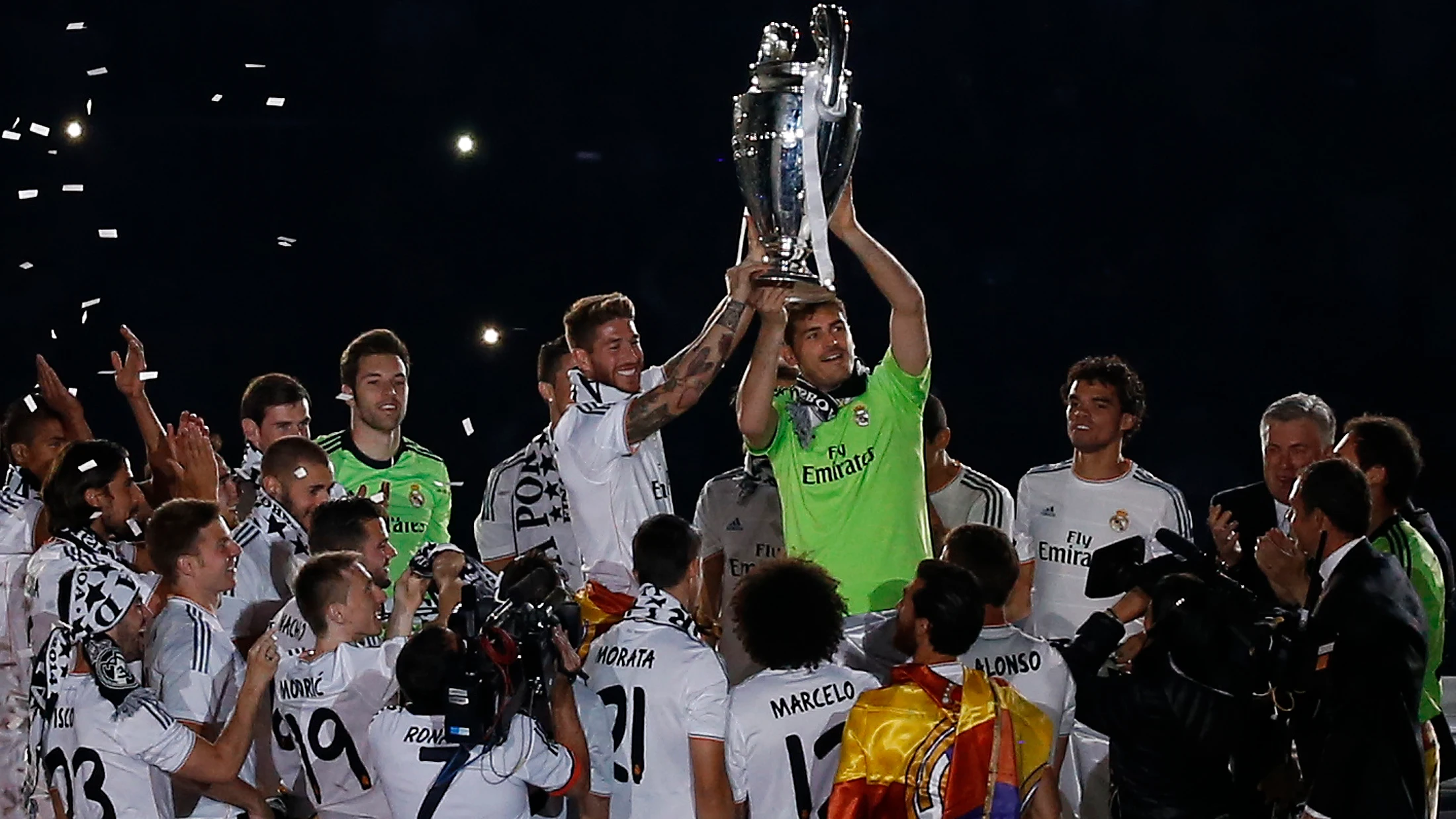 Casillas levanta la Décima Champions del Real Madrid junto a Sergio Ramos