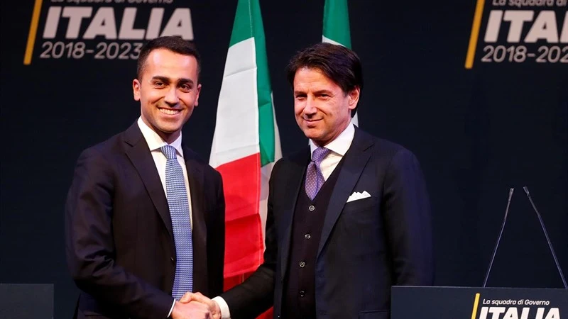 Giuseppe Conte (der), candidato a primer ministro en Italia