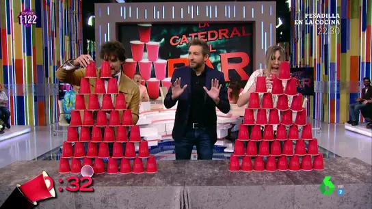 La "emocionante" construcción de 'La catedral del bar' con demolición accidental incluida La "emocionante" construcción de 'La catedral del bar' con demolición accidental incluida