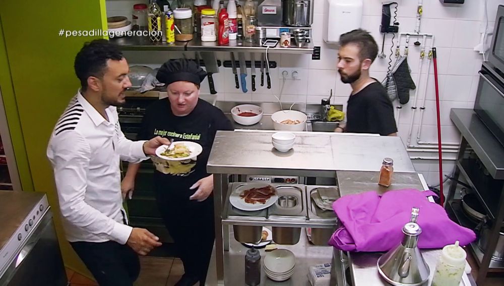 PESADILLA EN LA COCINA - ¡Un pelo en la comida provoca la locura en - Pesadilla En La Cocina En El Rocio