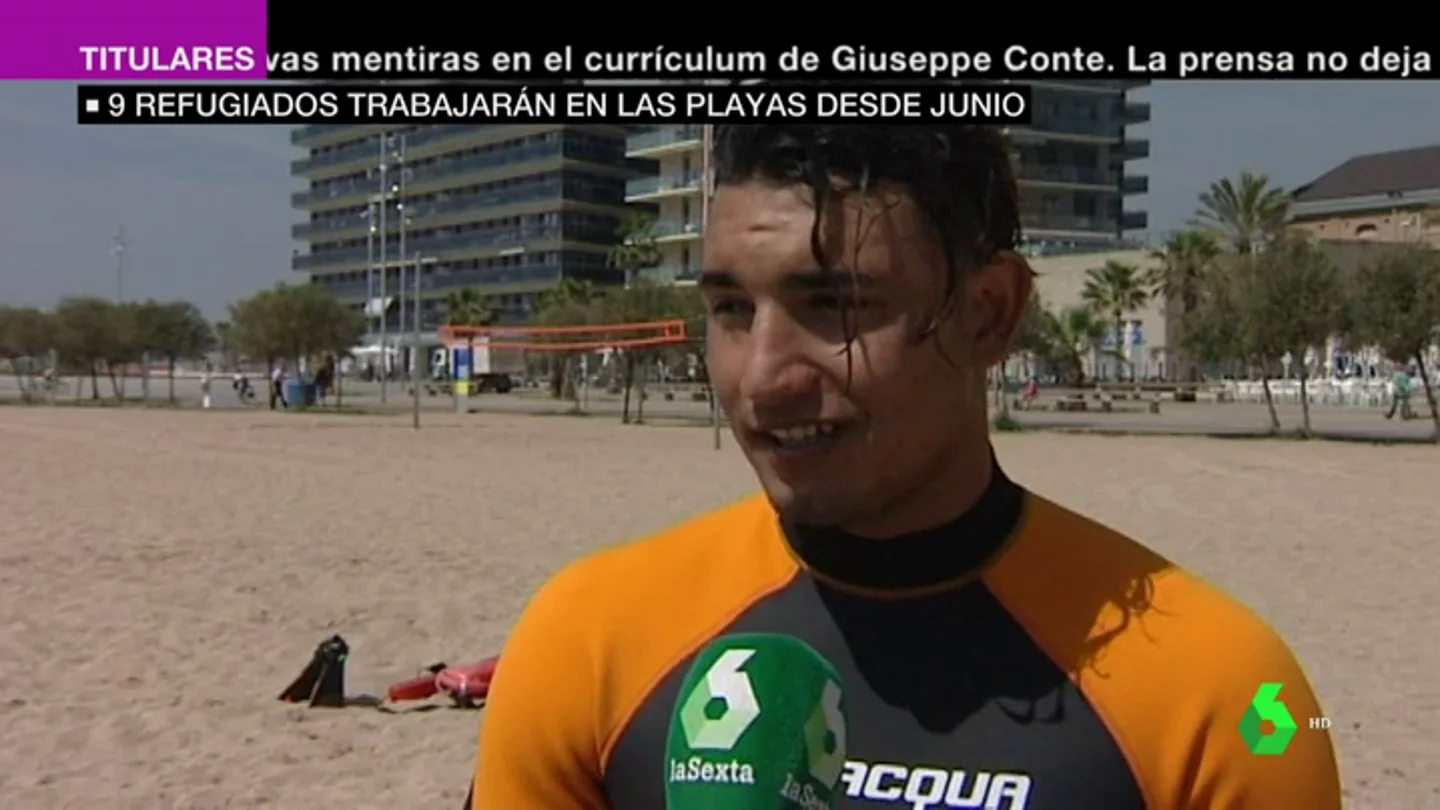 De ser rescatados a salvar vidas: nueve refugiados trabajarán como socorristas en playas de Cataluña De ser rescatados a salvar vidas: nueve refugiados trabajarán como socorristas en playas de Cataluña