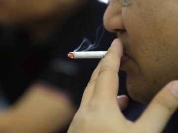 El cáncer de cabeza y cuello está muy relacionado con el tabaquismo El cáncer de cabeza y cuello está muy relacionado con el tabaquismo