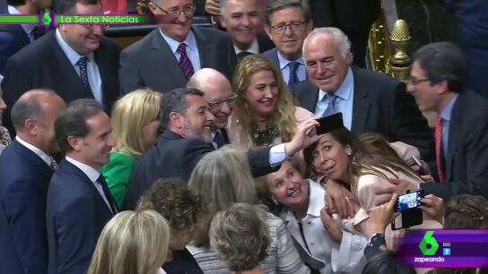 El selfie "en plan fin de curso" del PP con Montoro para celebrar la aprobaci&oacute;n de los Presupuestos 