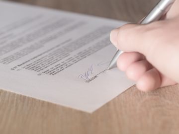 Firmar un contrato Firmar un contrato