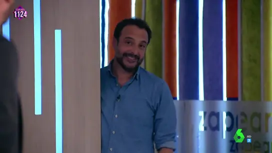 El presentador Roberto Vilar llega a Zapeando... ¡con la misma camisa! El presentador Roberto Vilar llega a Zapeando... ¡con la misma camisa!