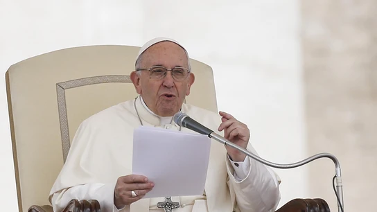 El Papa Francisco celebra su audiencia general de los miércoles en la Plaza de San Pedro del Vaticano El Papa Francisco celebra su audiencia general de los miércoles en la Plaza de San Pedro del Vaticano