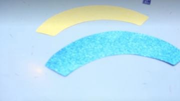 ¿Cuál de estas dos piezas crees que es más grande, la azul o la amarilla? ¿Cuál de estas dos piezas crees que es más grande, la azul o la amarilla?
