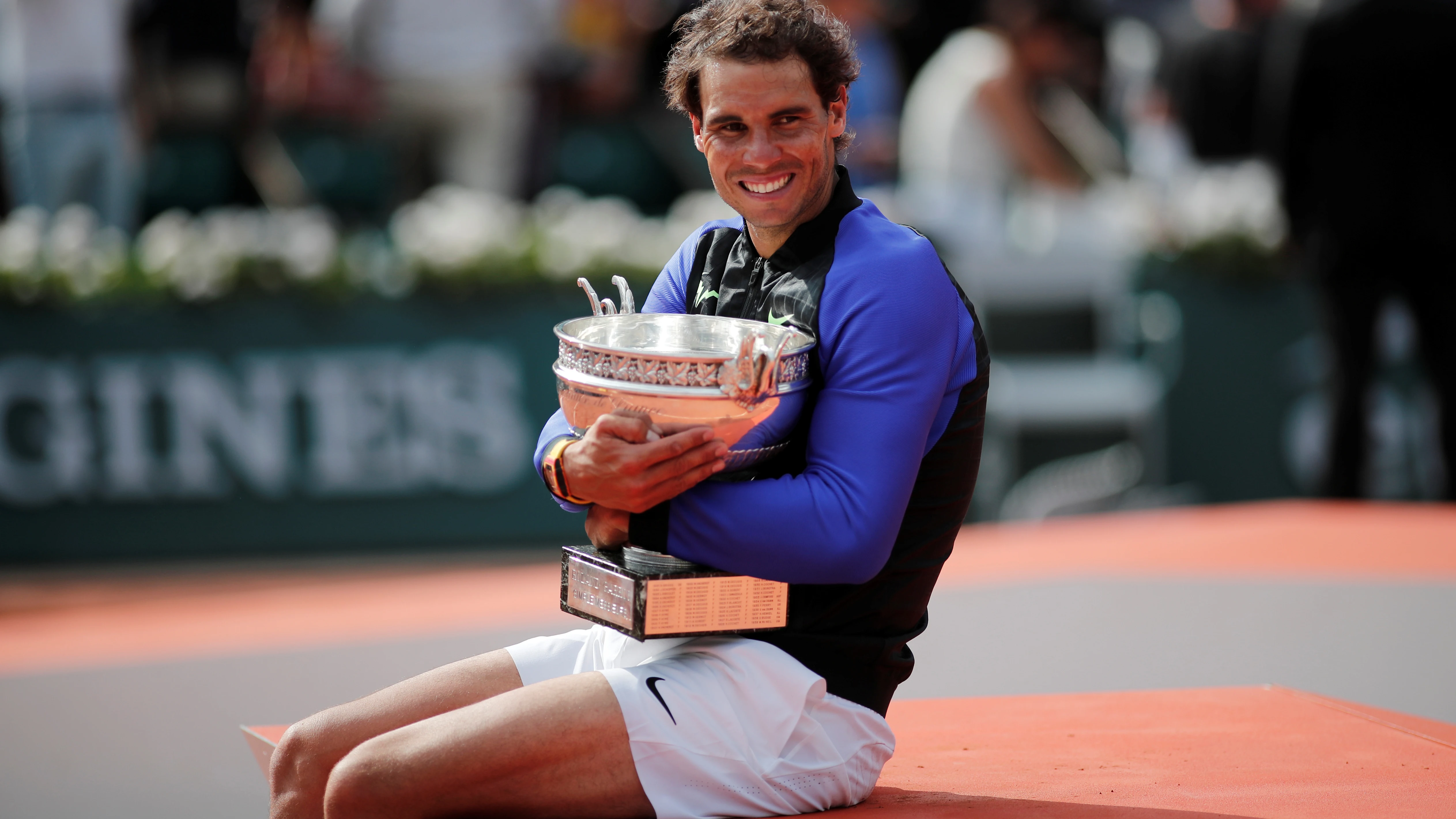 Nadal, con su décimo Roland Garros entre sus brazos