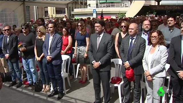 Emotivo homenaje a las víctimas del bombardeo del mercado central de Alicante 80 años después de la masacre