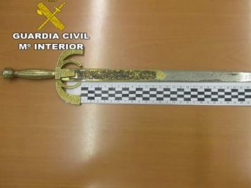 Imagen de una espada incautada por la Guardia Civil Imagen de una espada incautada por la Guardia Civil