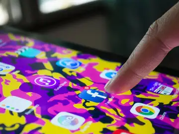 Compartir fotos y vídeos en las redes sociales hace que recordemos un 10% menos de las experiencias que vivimos Compartir fotos y vídeos en las redes sociales hace que recordemos un 10% menos de las experiencias que vivimos