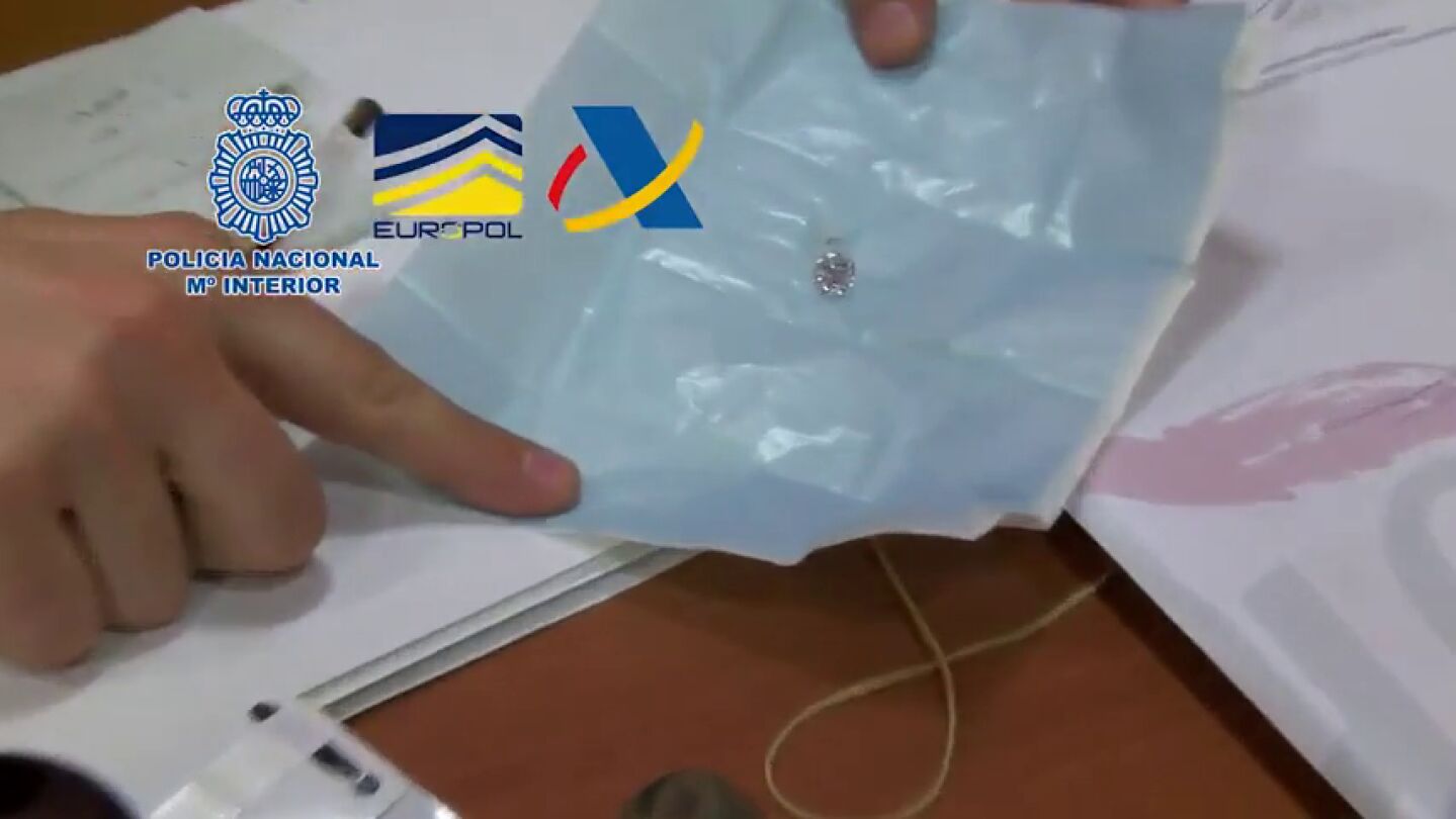 Intervienen cuatro diamantes valorados en 2.600.000 de euros y 720 monedas de oro