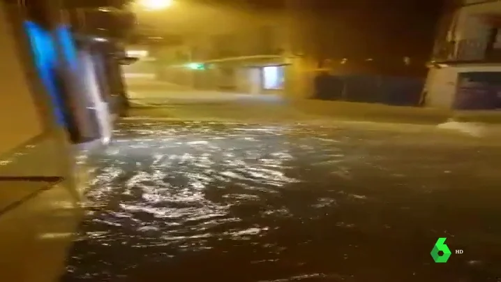 Las calles de Tarazona se convierten en ríos tras la brutal tromba de agua que dejan en Aragón las tormentas