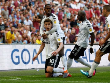 Tom Cairney celebra su gol ante el Aston Villa Tom Cairney celebra su gol ante el Aston Villa