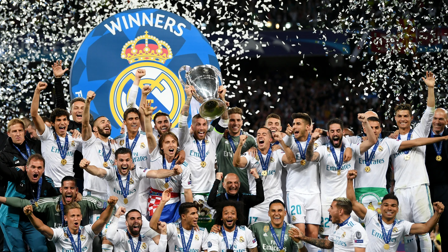Sergio Ramos levanta la Copa de Europa en Kiev Sergio Ramos levanta la Copa de Europa en Kiev
