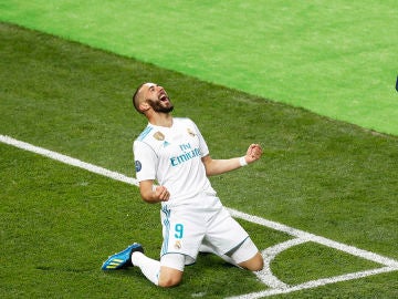 El Real Madrid Karim Benzema celebra marcar el 1-0 en la final El Real Madrid Karim Benzema celebra marcar el 1-0 en la final