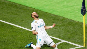 El Real Madrid Karim Benzema celebra marcar el 1-0 en la final 