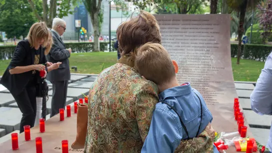 Homenaje de las familias a los 62 militares fallecidos en el accidente del Yak-42 Homenaje de las familias a los 62 militares fallecidos en el accidente del Yak-42