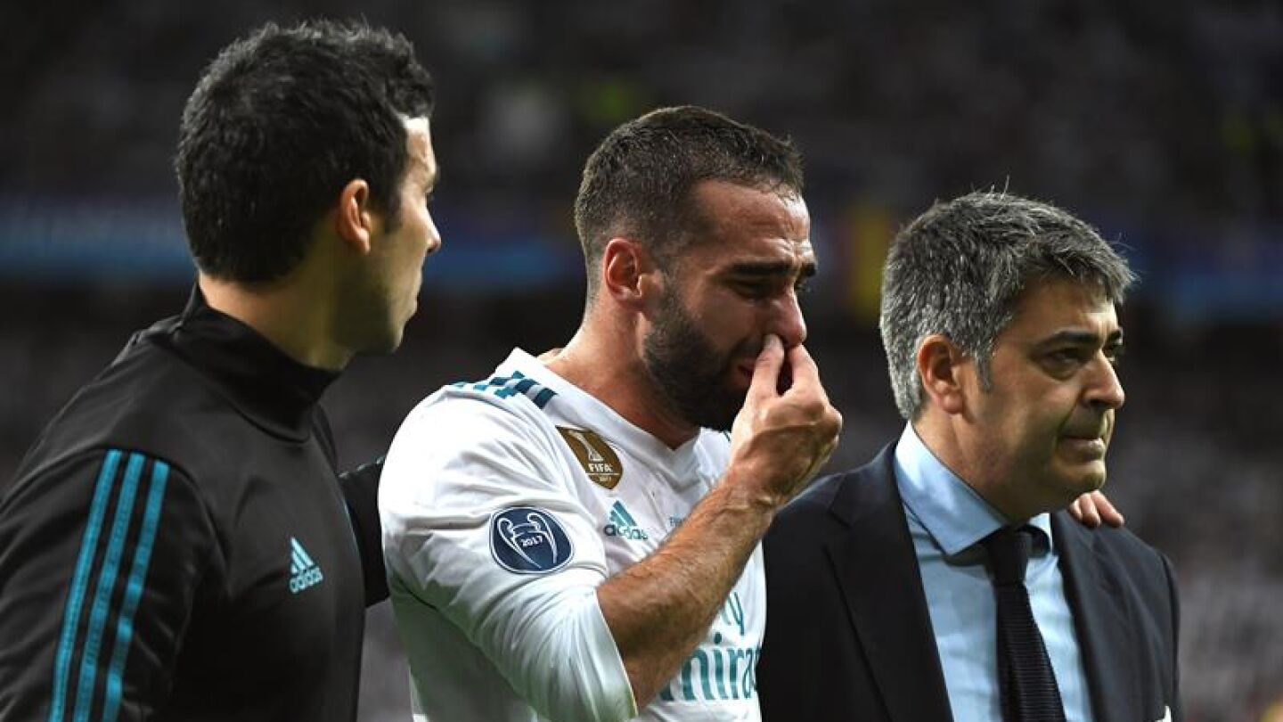 Dani Carvajal se retira lesionado de la final de Kiev. 
