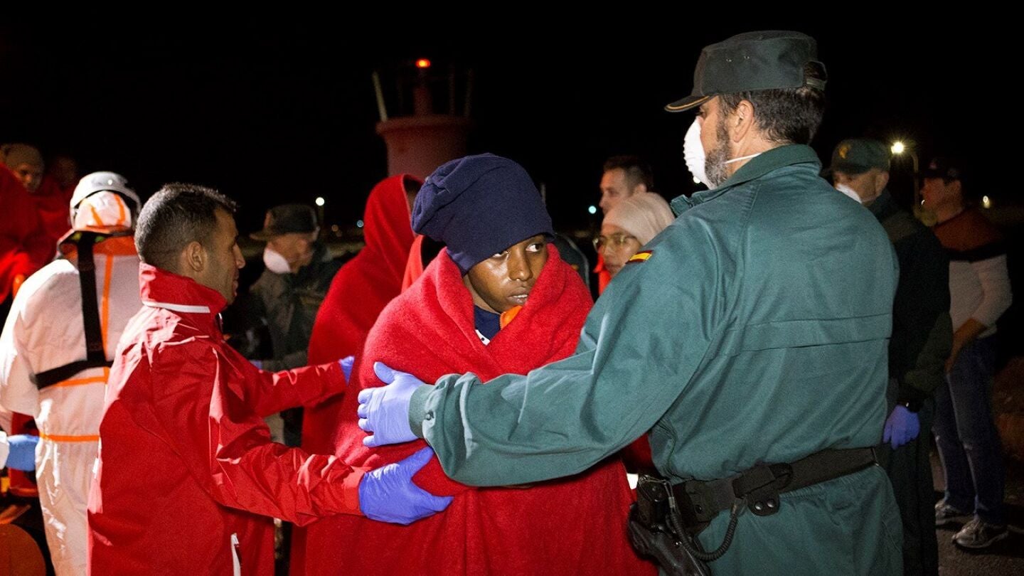 Rescatan a 76 inmigrantes de dos pateras en el mar de Albor&aacute;n