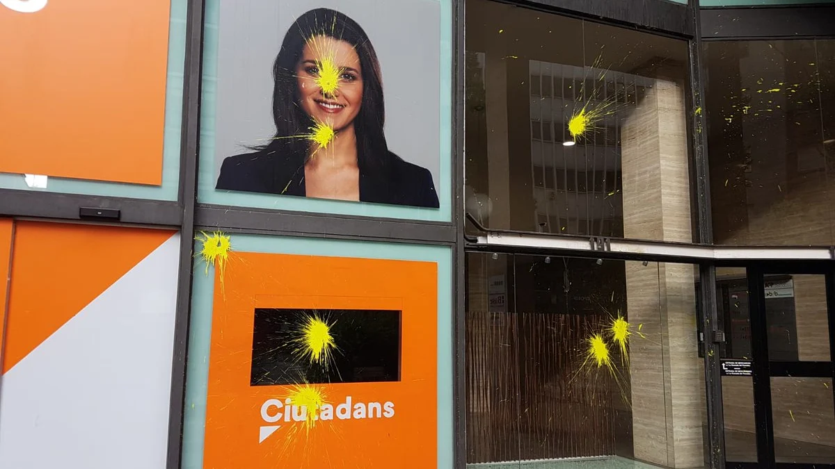 Pintada en la sede de ciudadanos