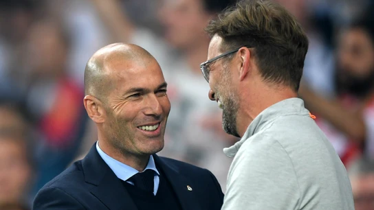 Zidane y Klopp se saludan Zidane y Klopp se saludan