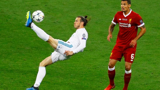 Gareth Bale marca el 2-1 durante la final de la UEFA Champions League de chilena Gareth Bale marca el 2-1 durante la final de la UEFA Champions League de chilena