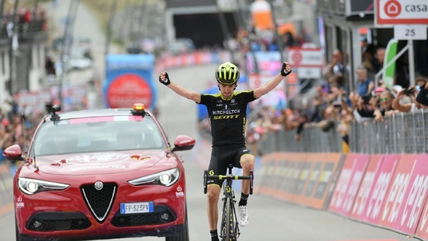 Mikel Nieve celebra la victoria en Cervinia Mikel Nieve celebra la victoria en Cervinia