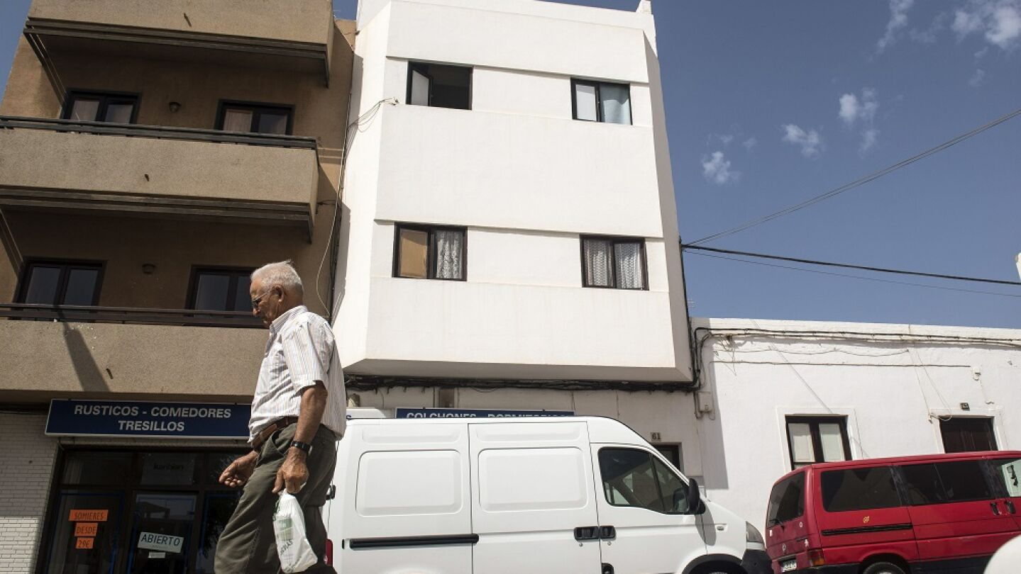 Edificio en Lanzarote, donde una mujer espa&ntilde;ola fue detenida en 2015 acusada de captar chicas para el D&aacute;esh