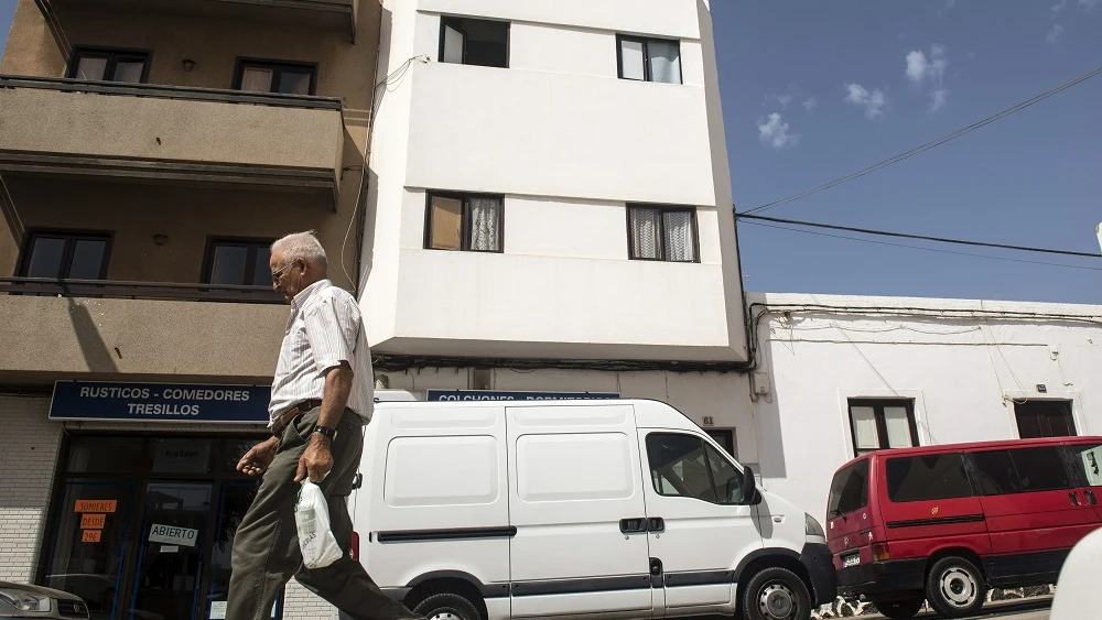 Edificio en Lanzarote, donde una mujer española fue detenida en 2015 acusada de captar chicas para el Dáesh