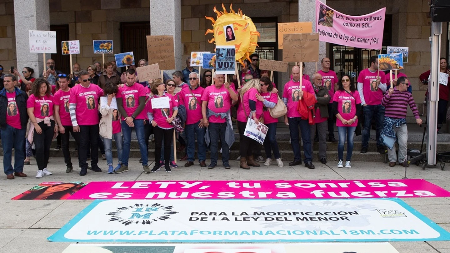 Participantes de la manifestación para la reforma de la Ley del Menor Participantes de la manifestación para la reforma de la Ley del Menor
