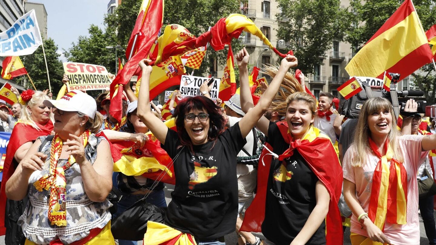 Participantes de la manifestaci&oacute;n por la unidad de Espa&ntilde;a en Barcelona