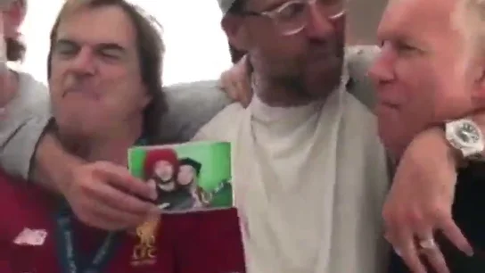 ¡Surrealista! Klopp cantando a las seis de la mañana "el Madrid ha tenido toda la p... suerte" ¡Surrealista! Klopp cantando a las seis de la mañana "el Madrid ha tenido toda la p... suerte"